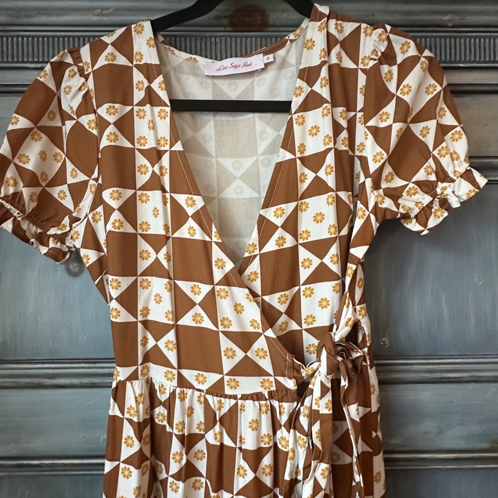 Lisa Says Gah Victoria Wrap Dress in Pecan Cream Size XS - Picture 9 of 11